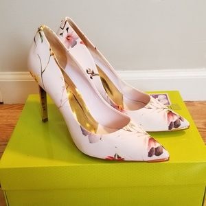 Ted Baker | Saeber white floral rose gold heels